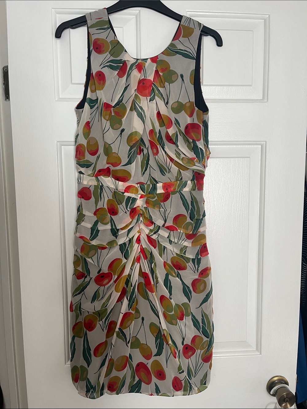 Diane Von Furstenberg 100% silk cream red green sleeveless dress